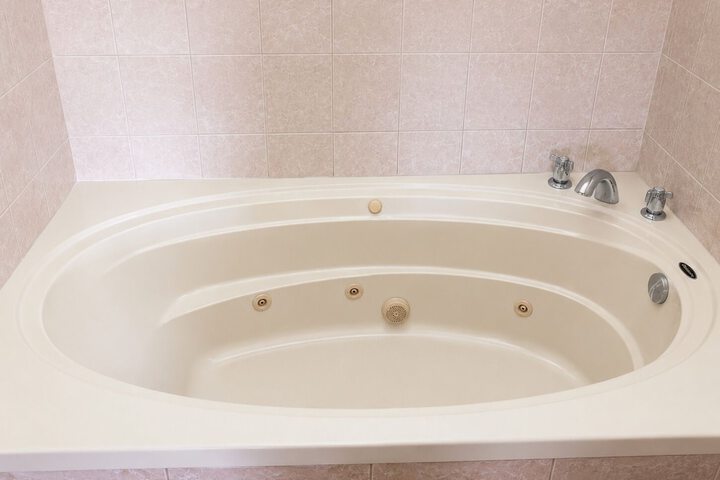 Hot Tub 10 of 18