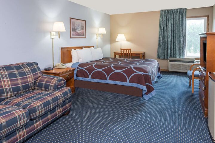1 Queen Bed (1 of 18)