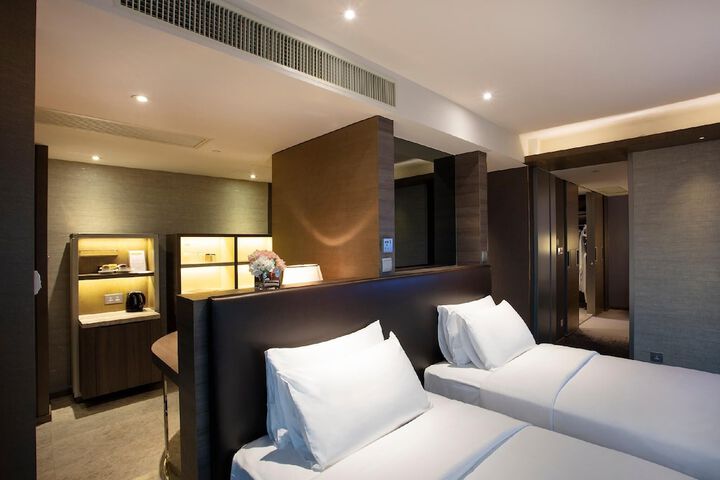 Room 17 of 42