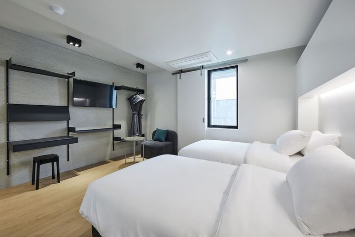 Room 16 of 41
