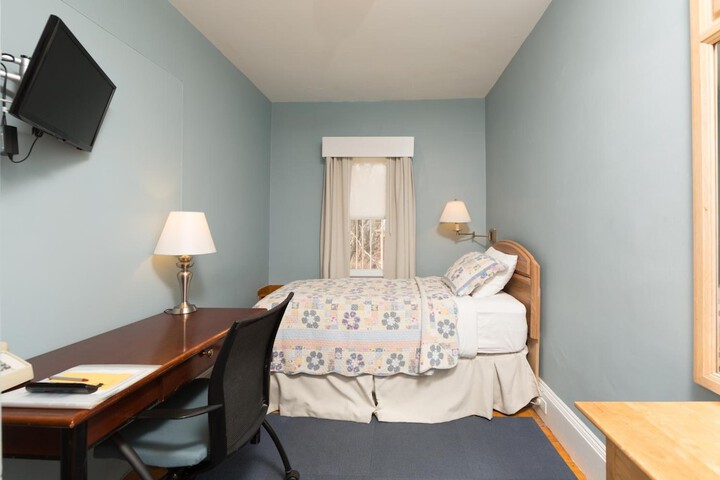 Room 18 of 38