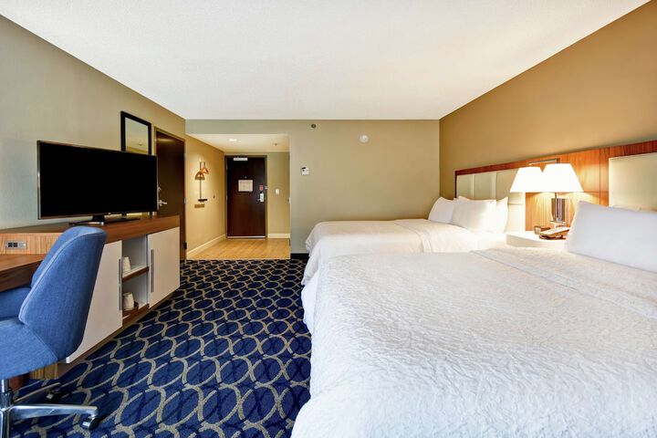 2 Queen Bed Shower with Tub (7 of 9)