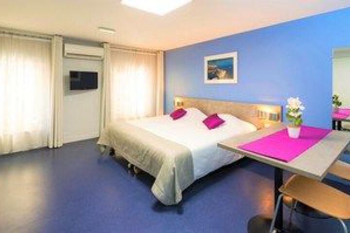 Room 10 of 17