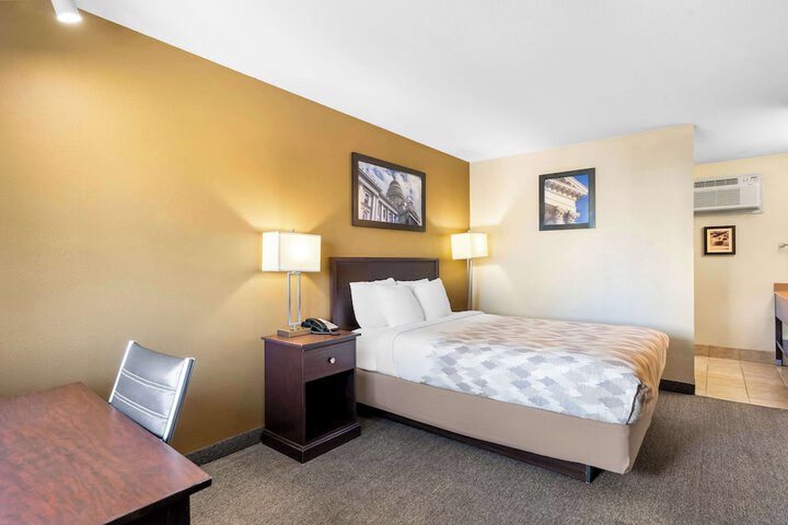 Room 11 of 30
