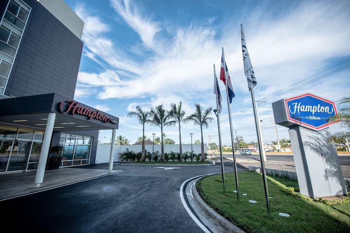 Exterior of Hampton by Hilton Santo Domingo Airport