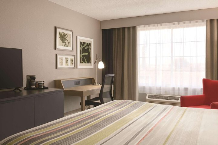 1 King Bed (1 of 10)