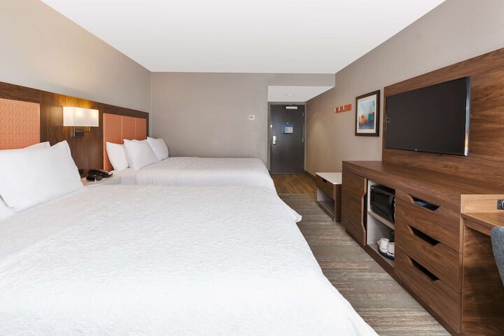 2 Queen Beds (1 of 4)