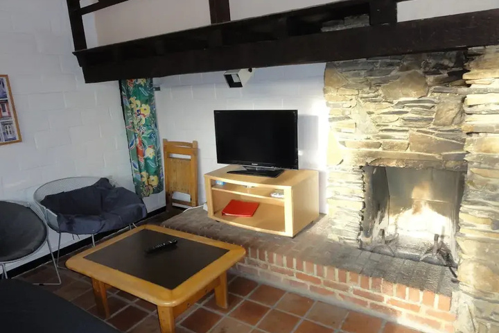 Room 3 of 8