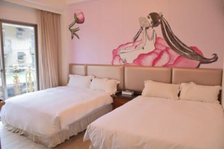 Room 13 of 37