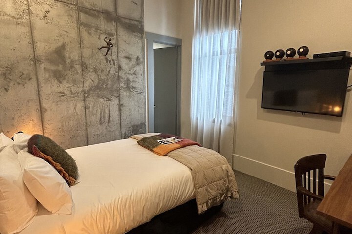 Room 27 of 53