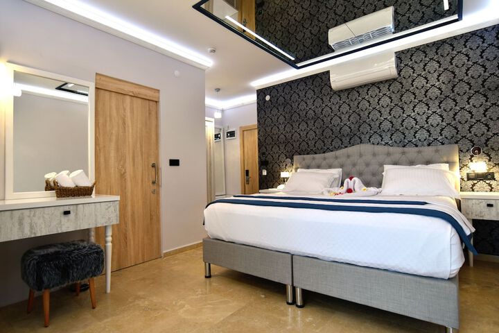 Room 8 of 19