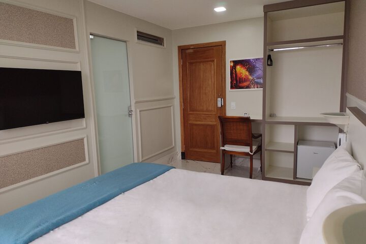 Room 5 of 13