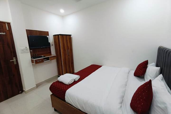 Goroomgo Kashi Grand Inn Varanasi