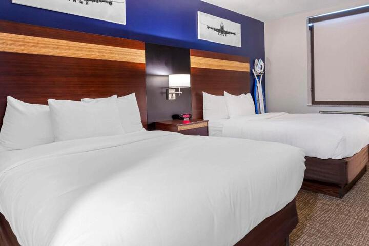 Standard Room, King or Two Doubles (6 of 6)