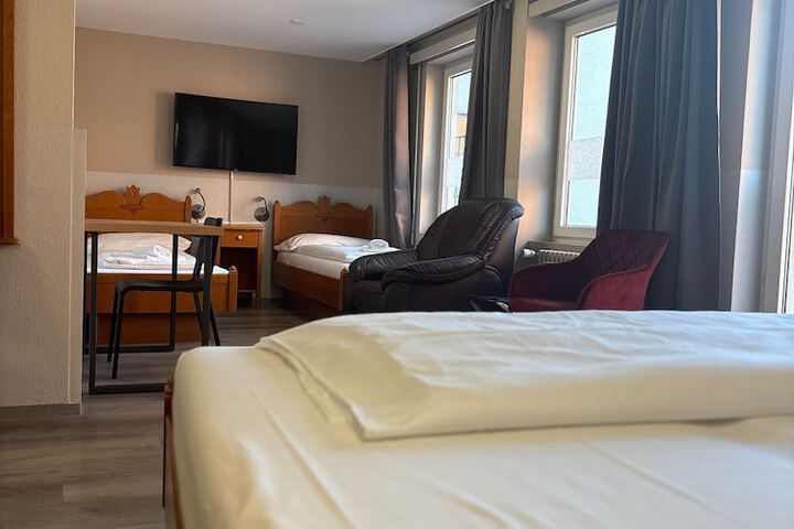 Room 25 of 69