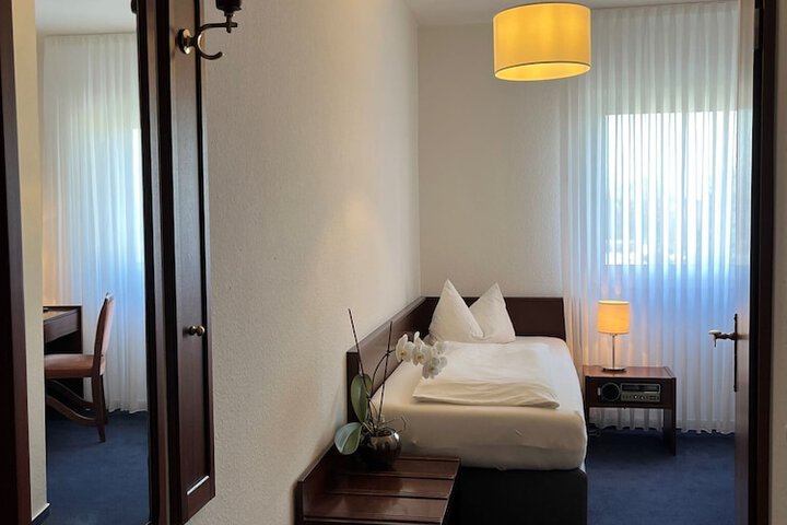Room 9 of 23