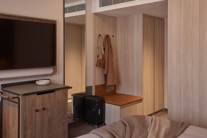 Room 13 of 81