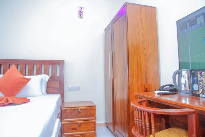 Room 33 of 98