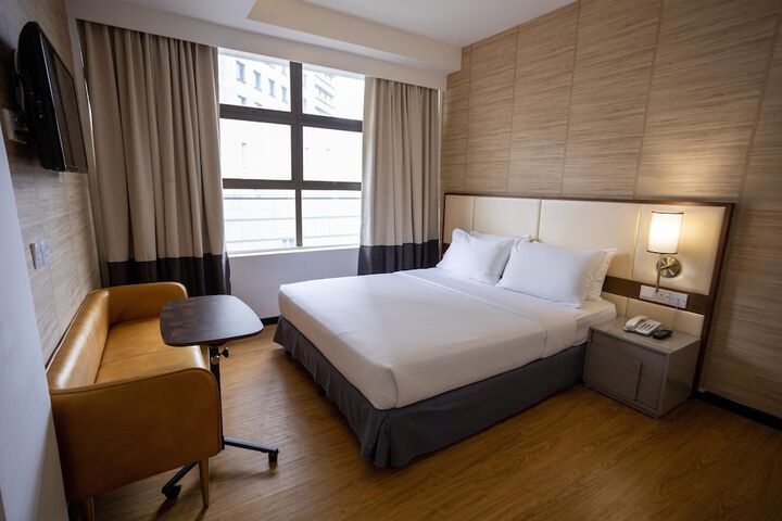 Room 8 of 110