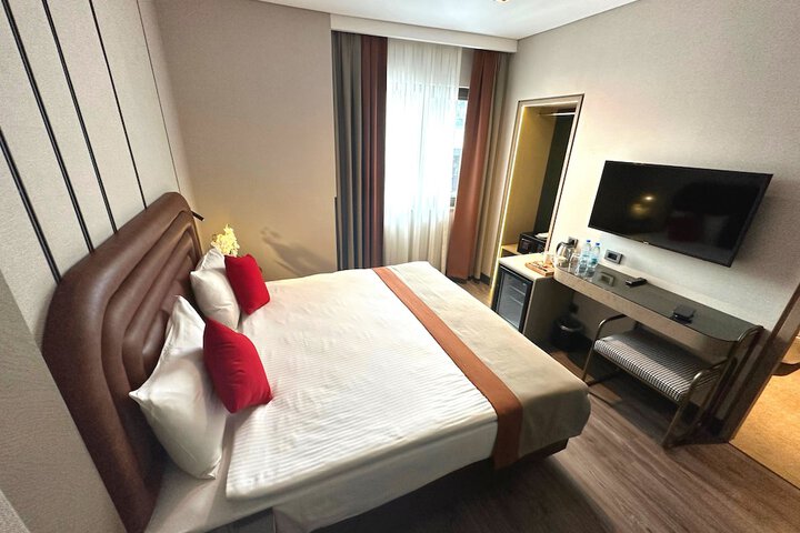 Room 28 of 96
