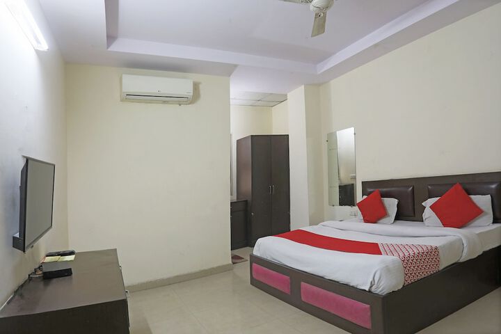Room 9 of 27