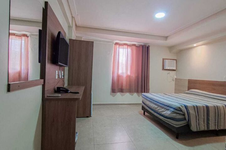 Room 7 of 12