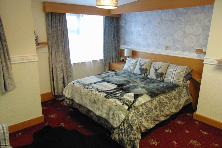 Room 8 of 28