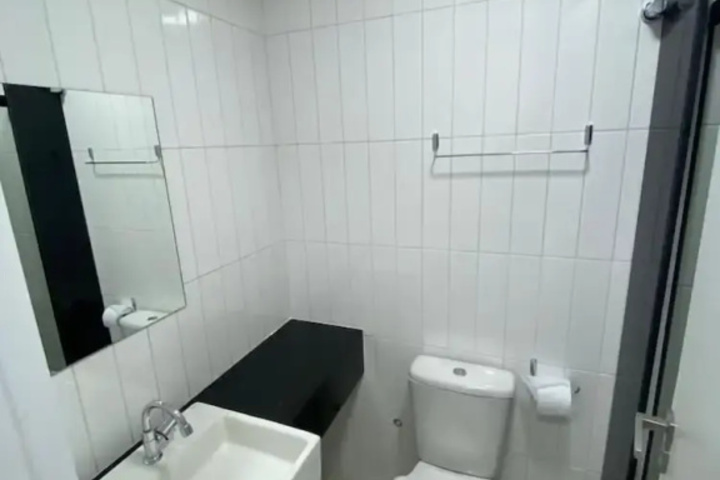 Room 8 of 21