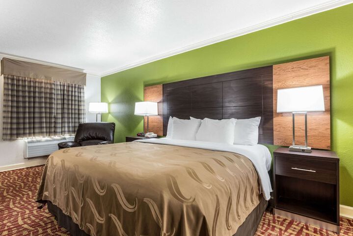 1 King Bed (8 of 12)