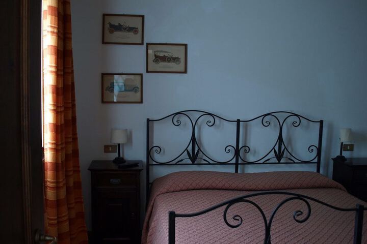 Room 6 of 38