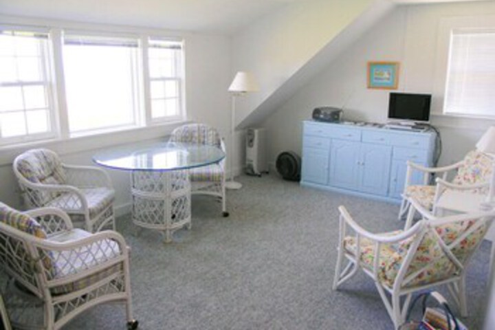 Room 6 of 10