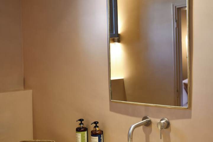 Room 205 of 282