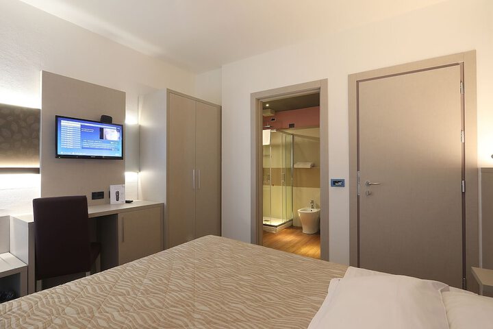 Room 12 of 35