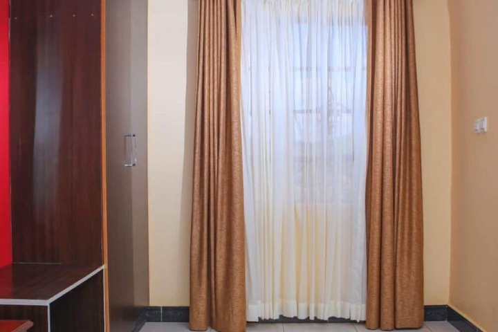 Room 15 of 77