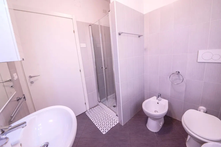 Room 8 of 18