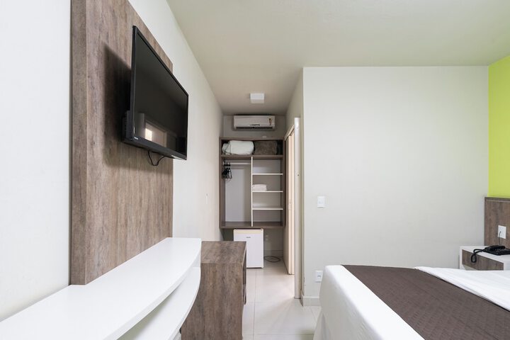 Room 11 of 39
