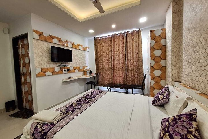 Room 17 of 32