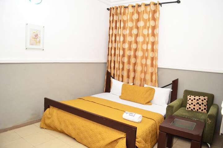 Room 9 of 19