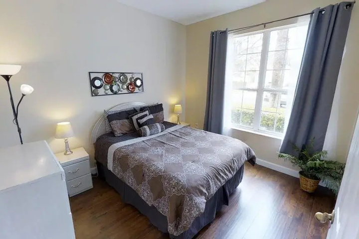 Room 4 of 10