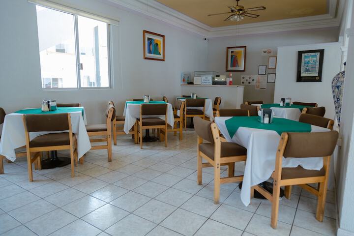 Dining 33 of 45