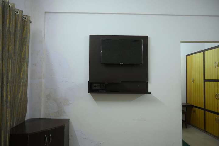 Room 47 of 106