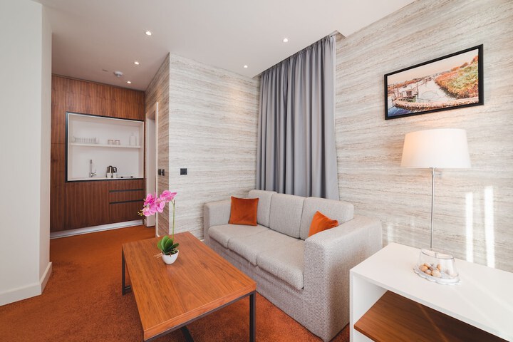Room 44 of 106
