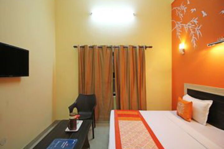 Room 12 of 25
