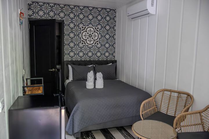 Room 5 of 25