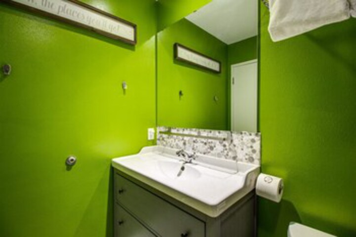 Room 6 of 40