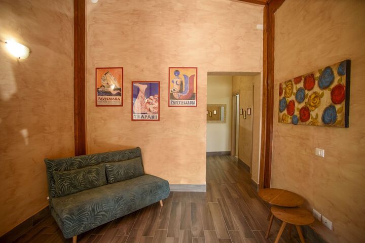 Room 16 of 38