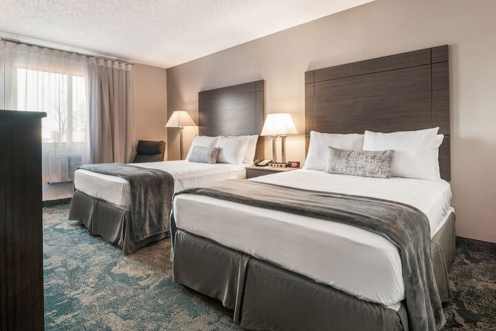 2 Double Beds (3 of 6)