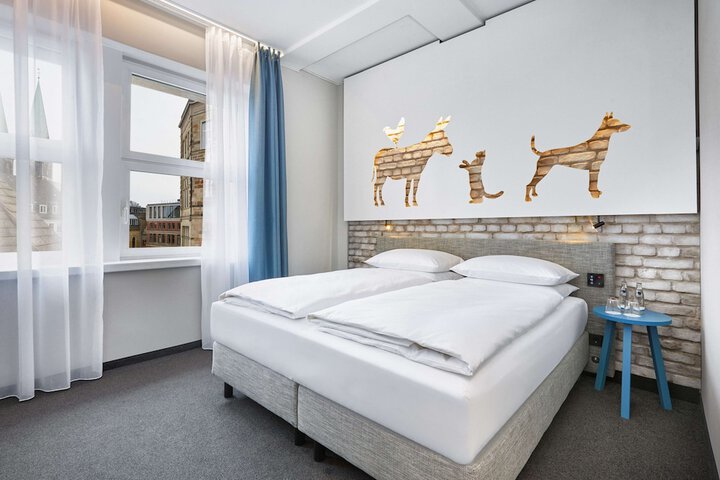Room 14 of 34