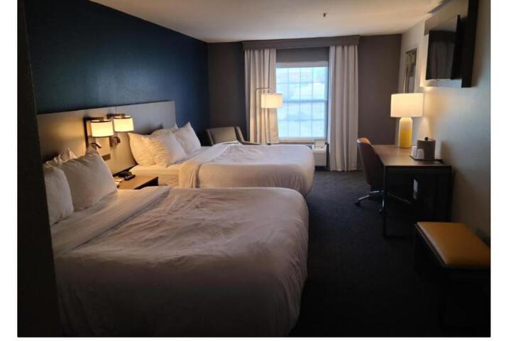 2 Queen Beds Accessible (7 of 9)