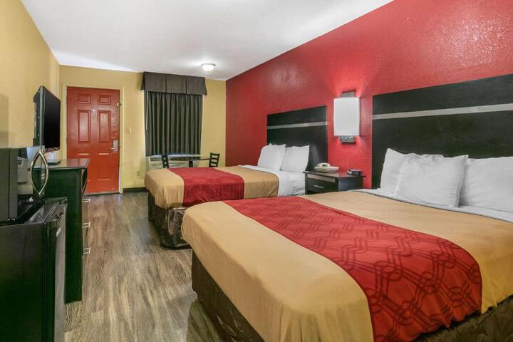 2 Double Beds (1 of 9)